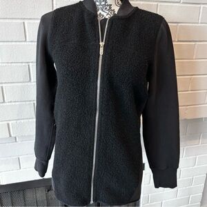 Lululemon black jacket with sherpa body